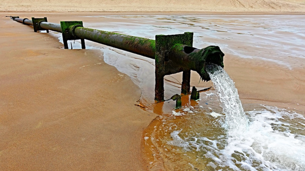 Filtration of waste water and effluent water for safe return in nature or re-use in the process
